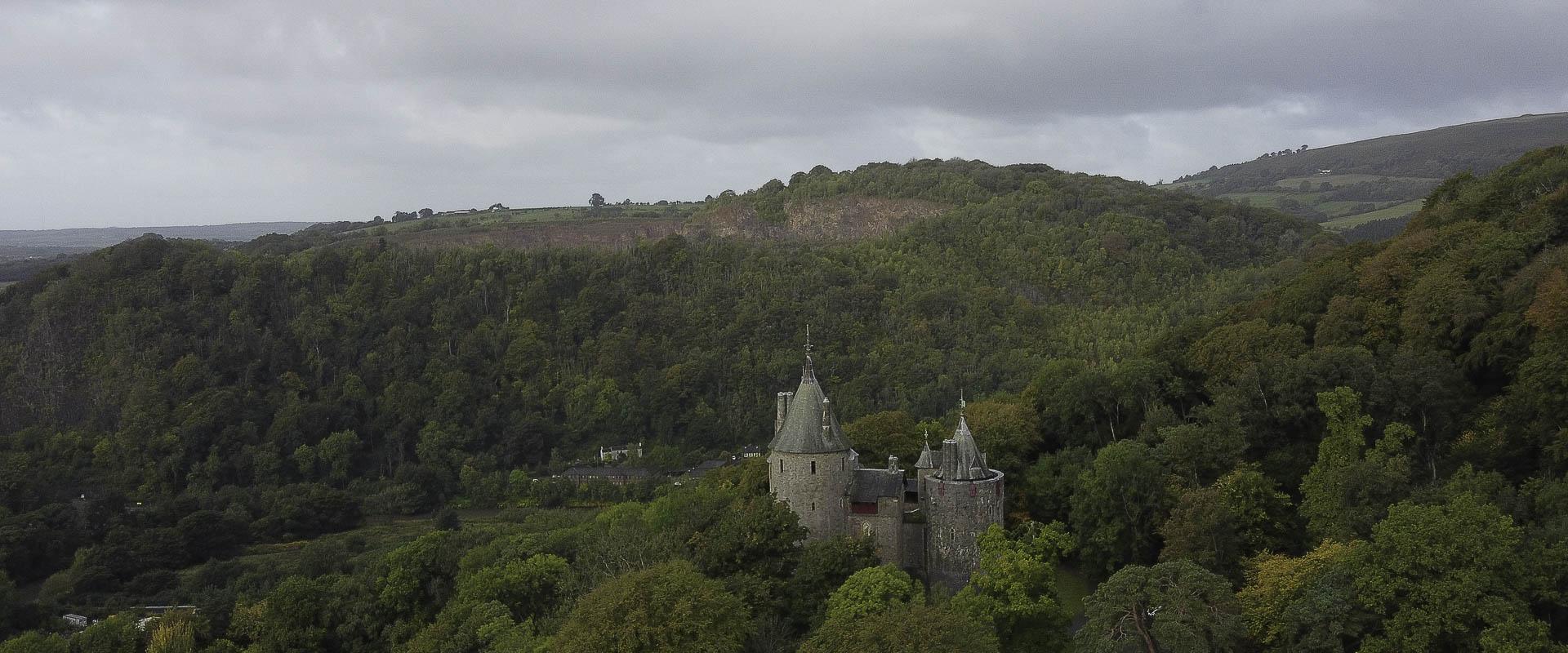 Castell Coch o'r awyr/Castell Coch from the air