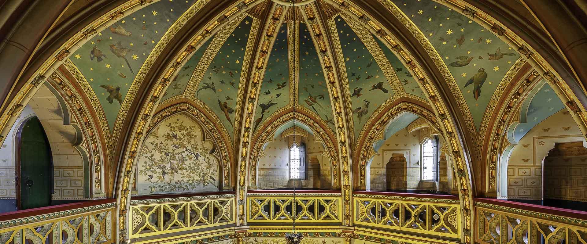 Nenfwd cromennog y Parlwr yng Nghastell Coch/The vaulted ceiling of the Drawing Room at Castell Coch