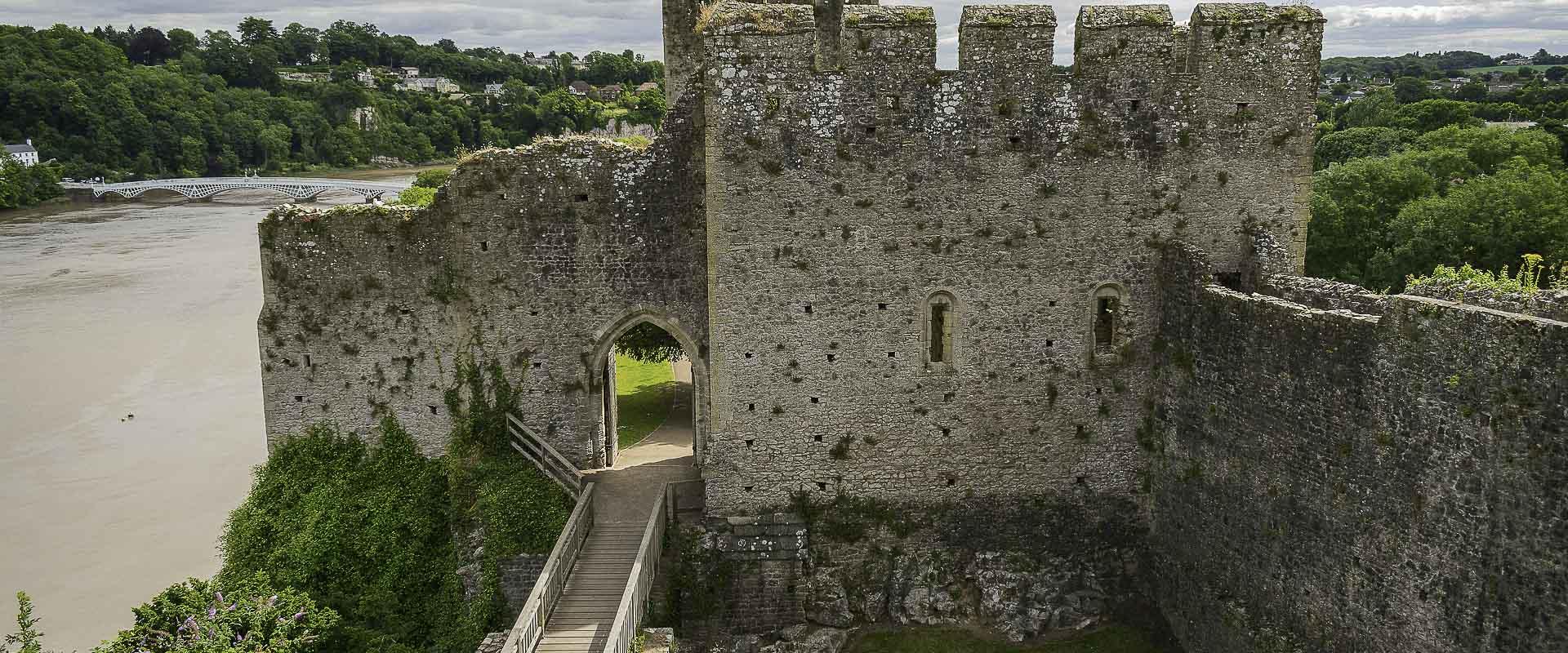 Tŵr Marshal yng Nghastell Cas-gwent/Marshal's Tower at Chepstow Castle