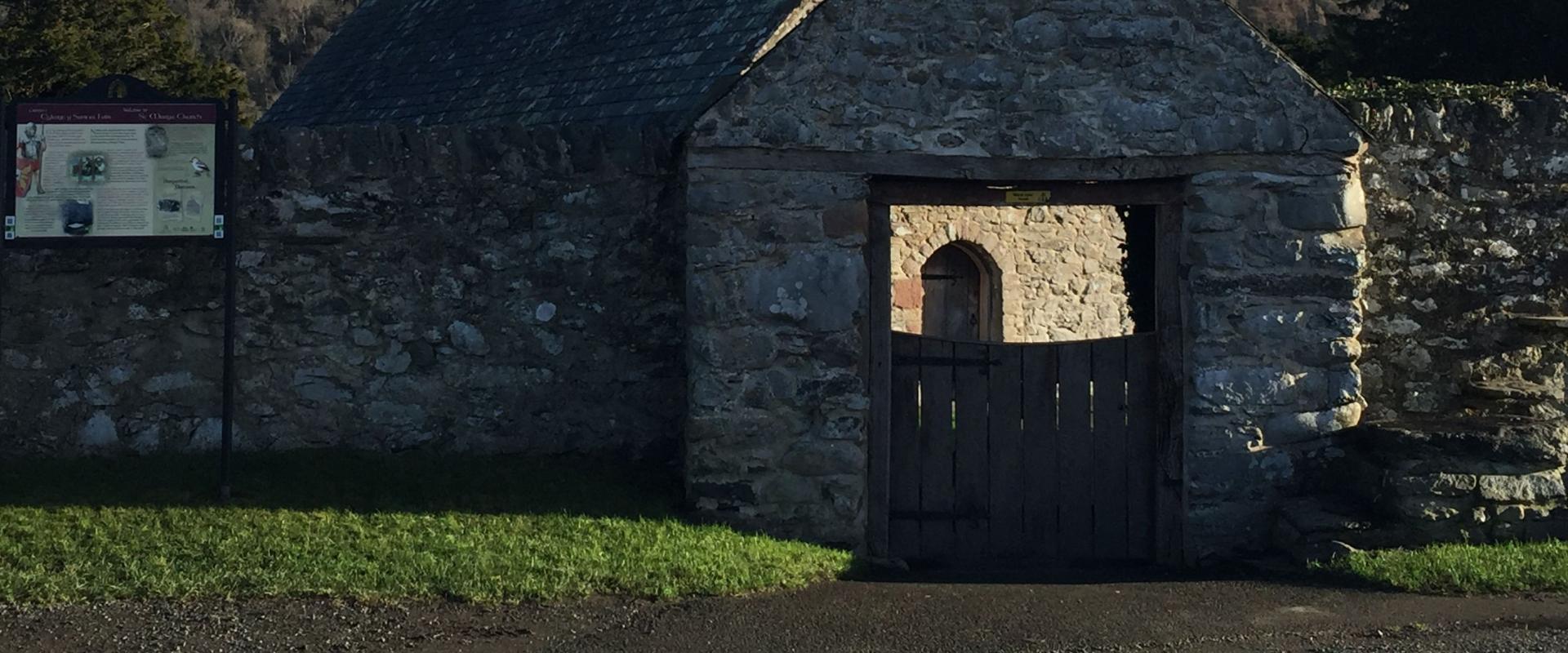 golygfa tuag at yr eglwys / view towards the church