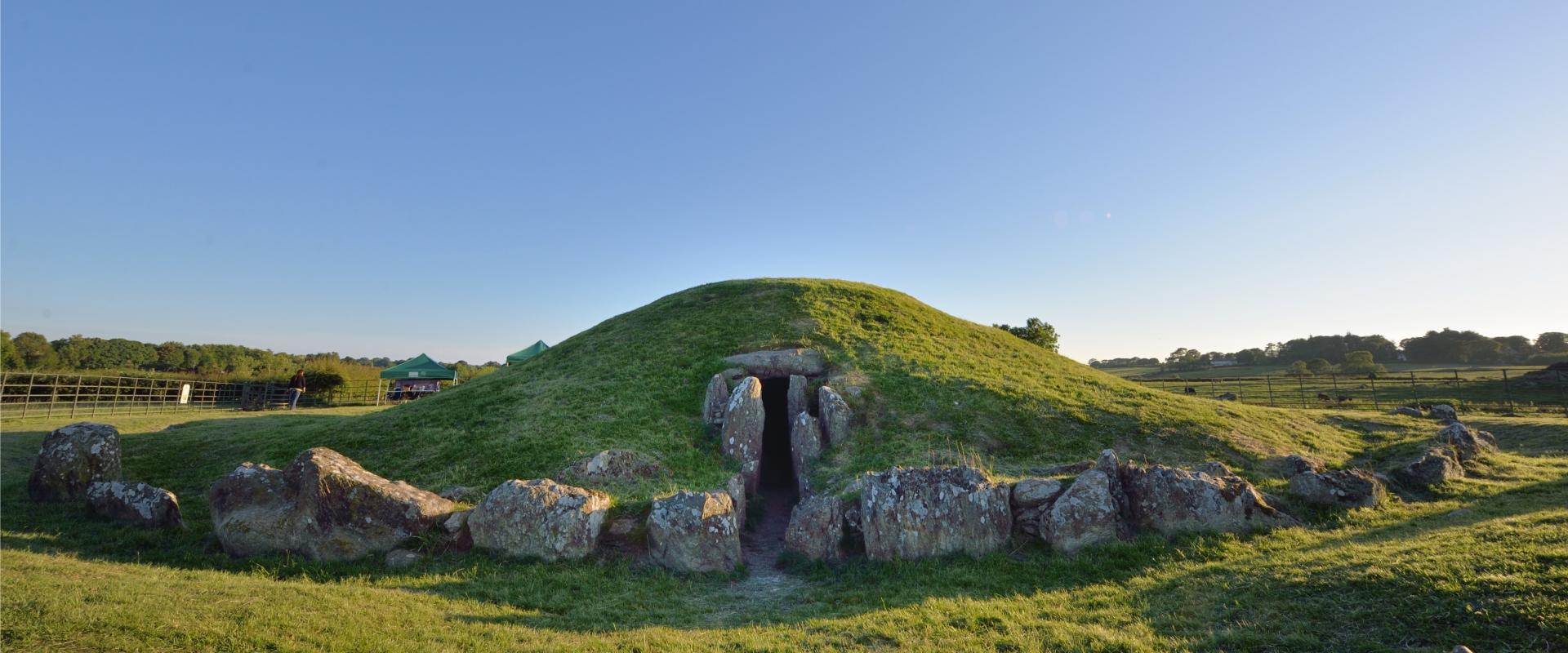 landscape image of bryn celli ddu