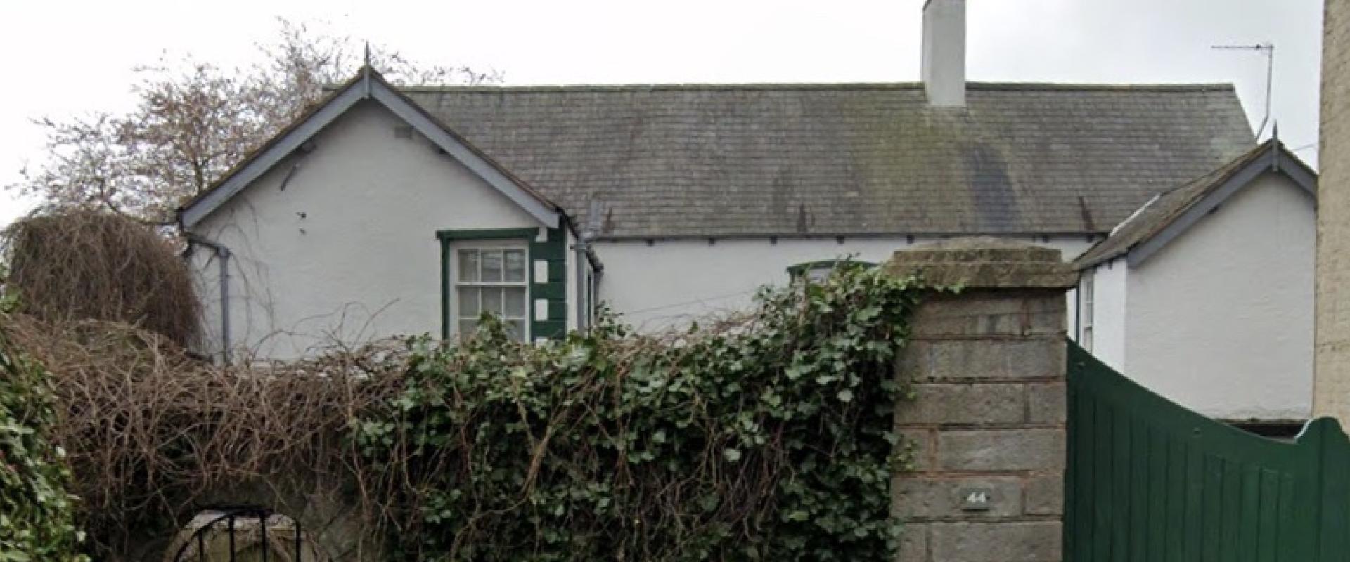 exterior image of 44 Vale Street, Mostyn Cottage