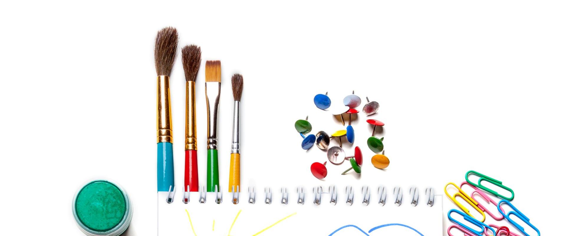 papur a phensiliau / paper and pencils