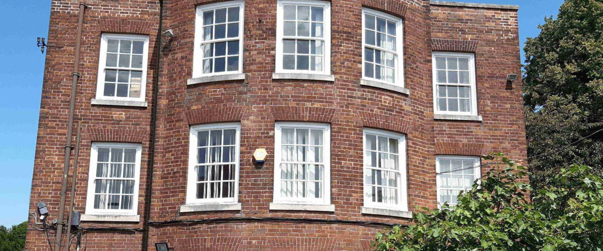 golygfa o flaen y tŷ / view of the front of the house