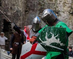 marchogion Ardudwy yn ymladd / Ardudwy knights fighting