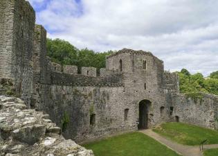 Porthdy'r Gorllewin / The West Gatehouse