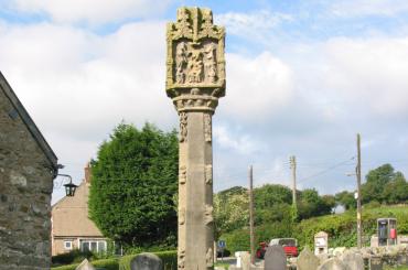 Derwen Churchyard Cross