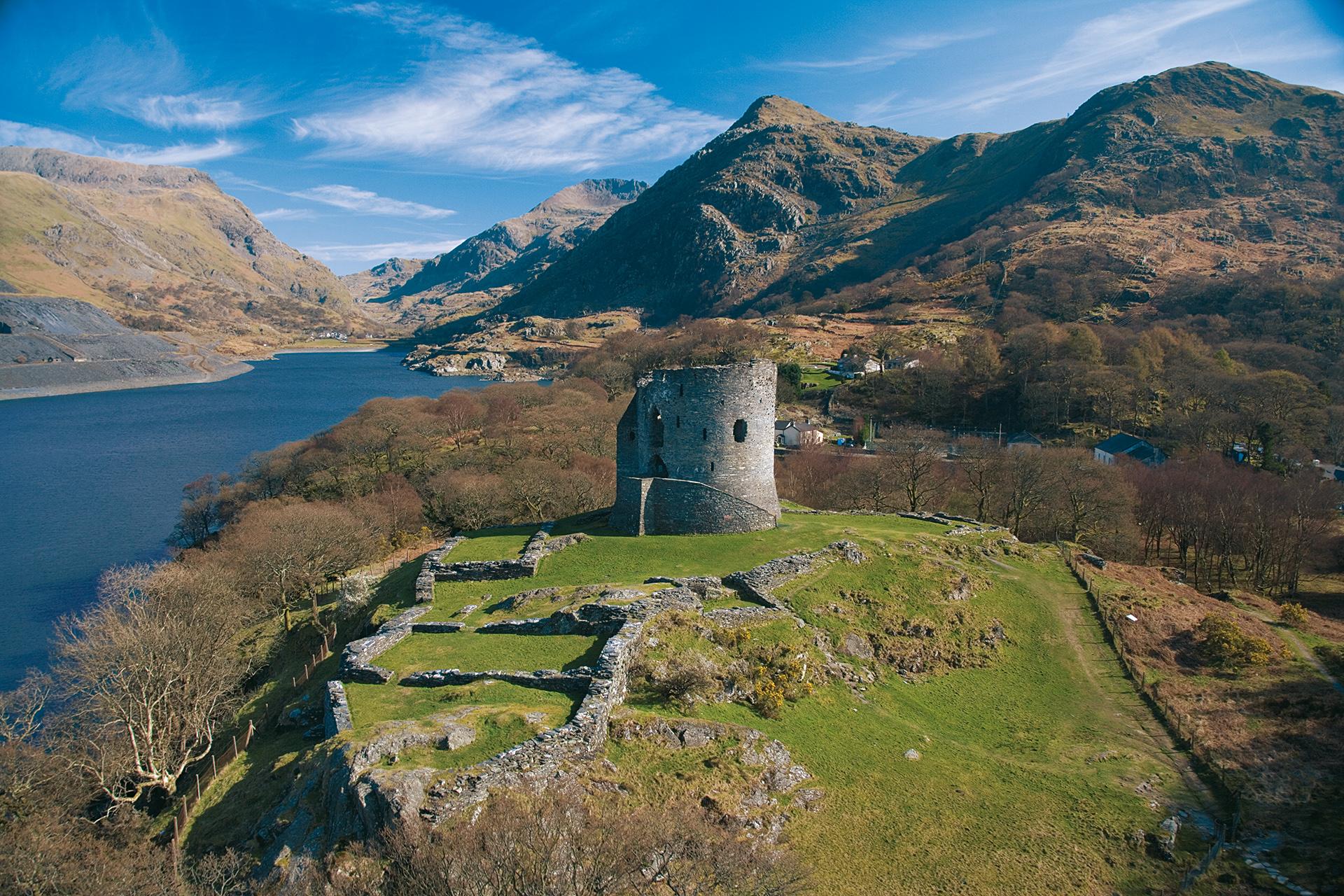 Castell Dolbadarn/Dolbadarn Castle