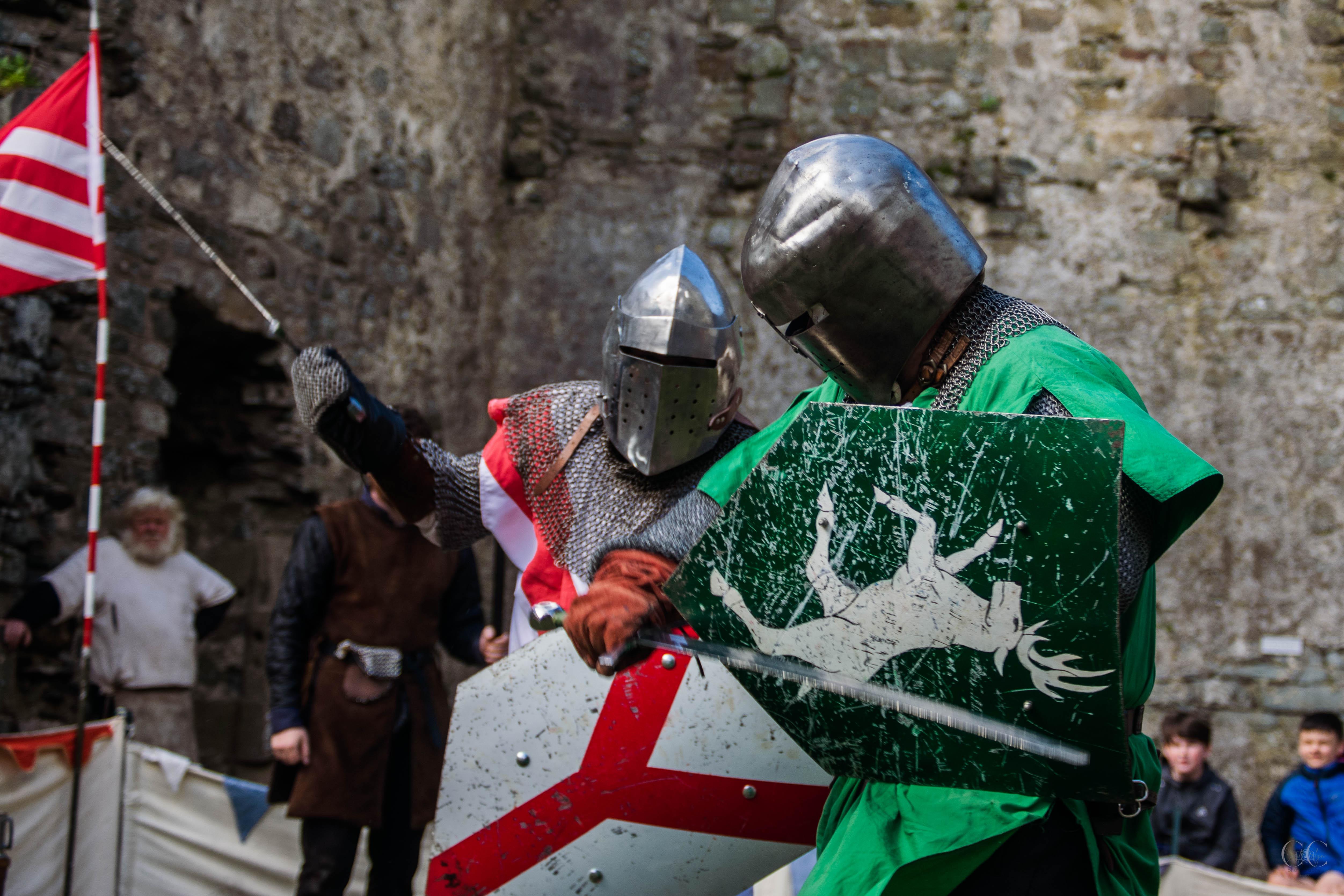marchogion Ardudwy yn ymladd / Ardudwy knights fighting