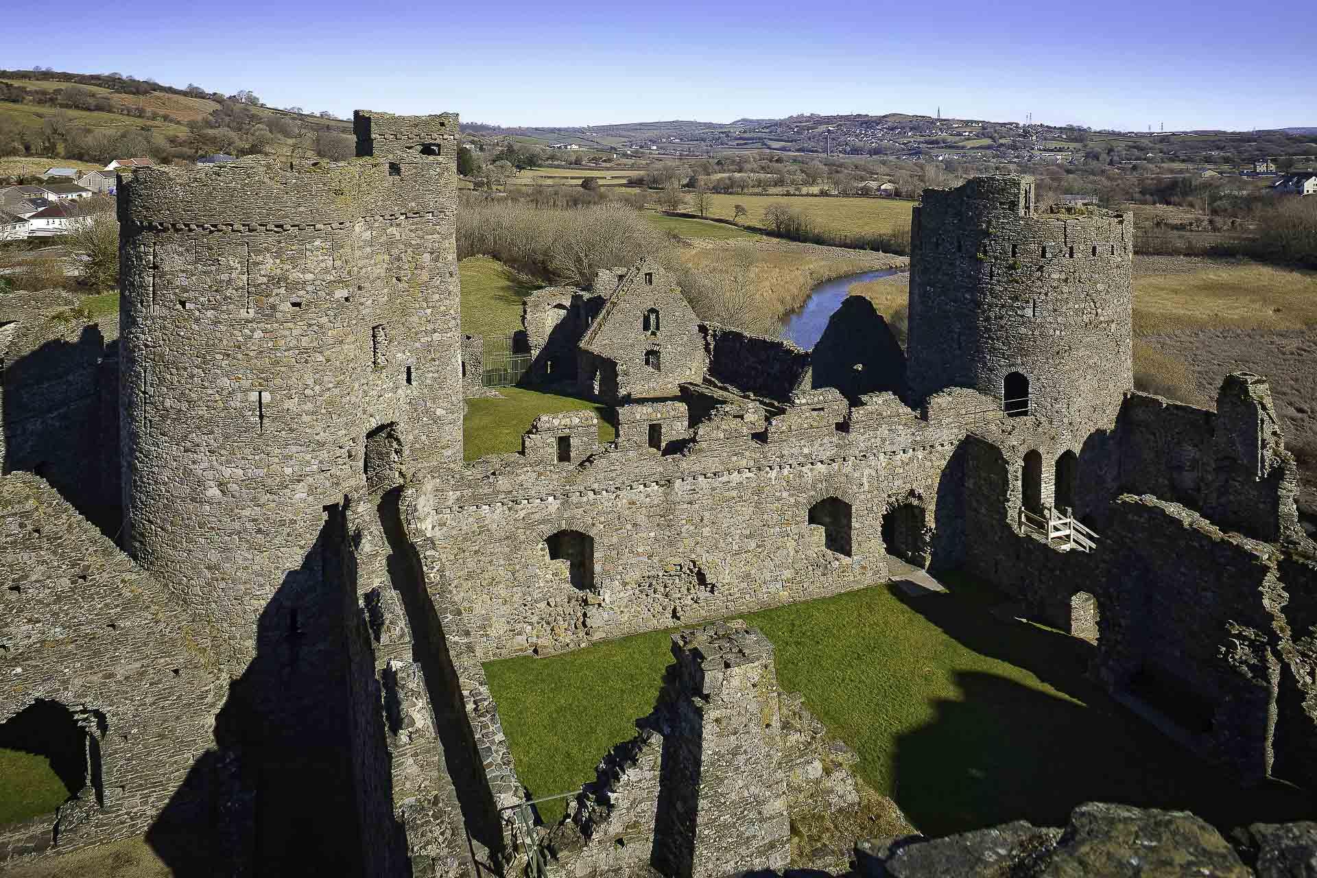 Ward fewnol Castell Cydweli/The inner ward of Kidwelly Castle