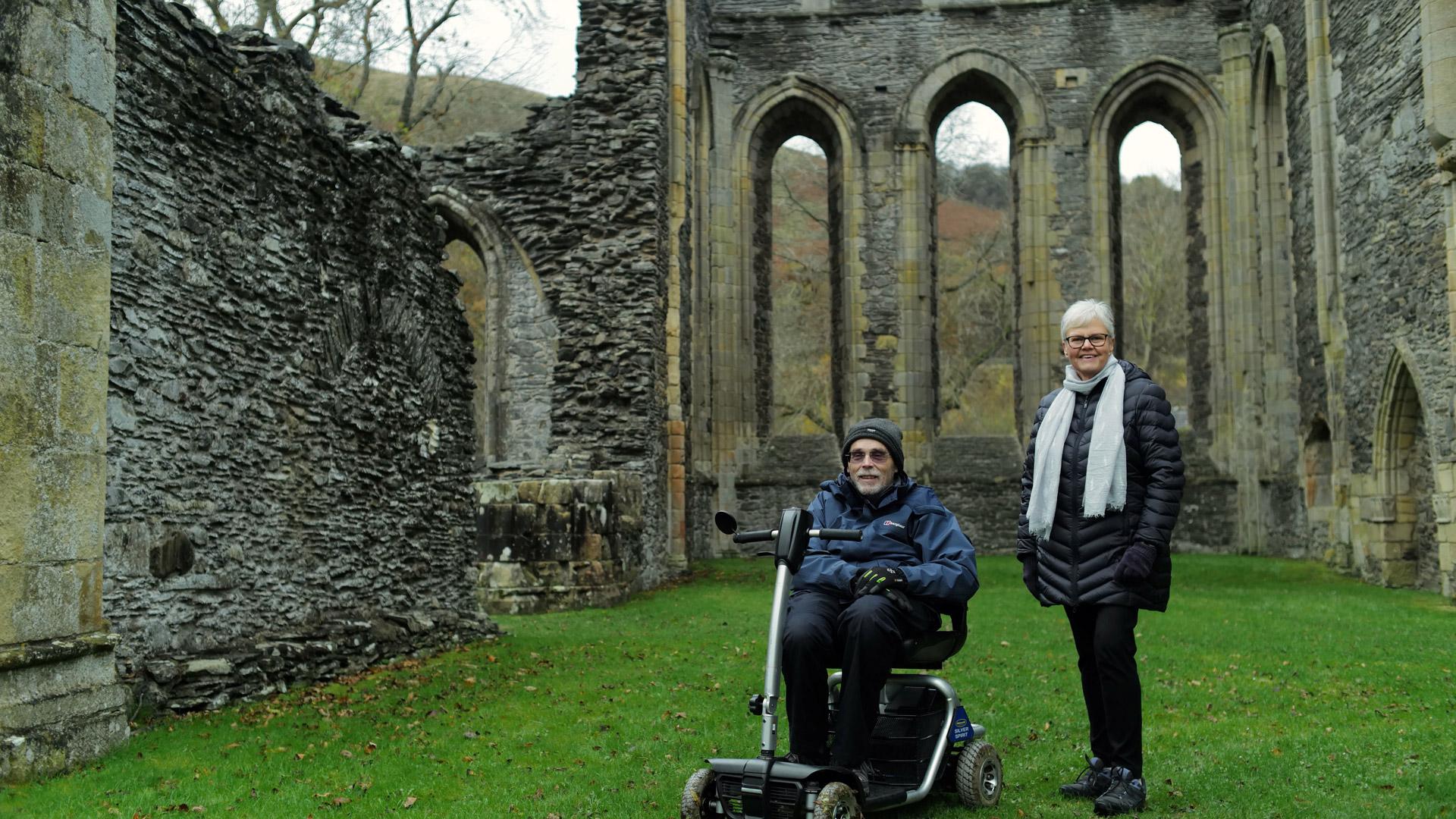 Abaty Glyn y Groes / Valle Crucis Abbey visitors