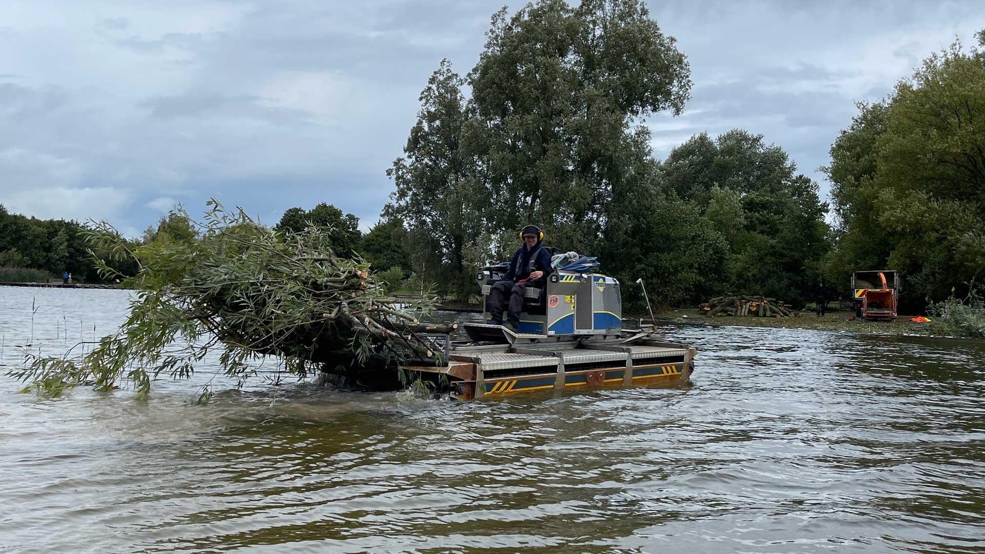 tynnu'r brash / removal of brash