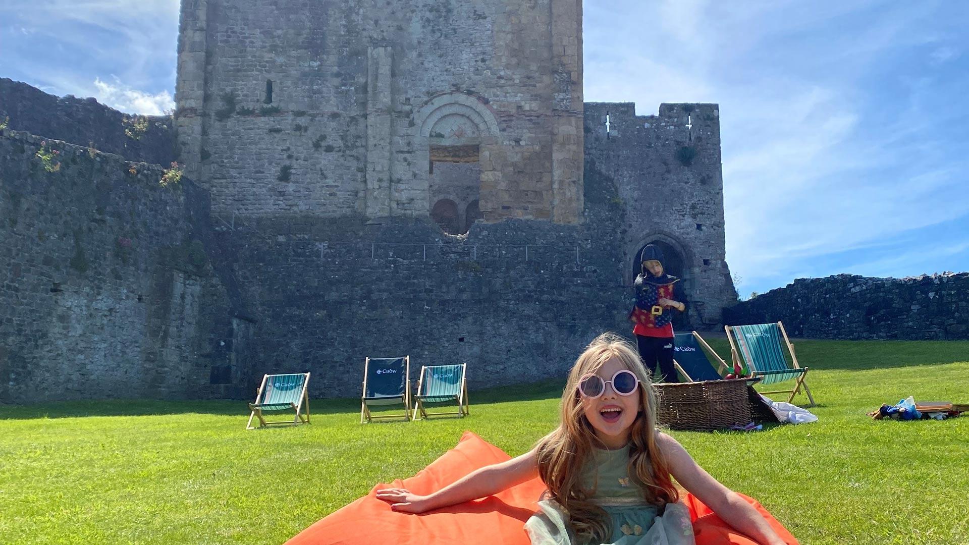 Castell Gas Gwent / Chepstow Castle visitors